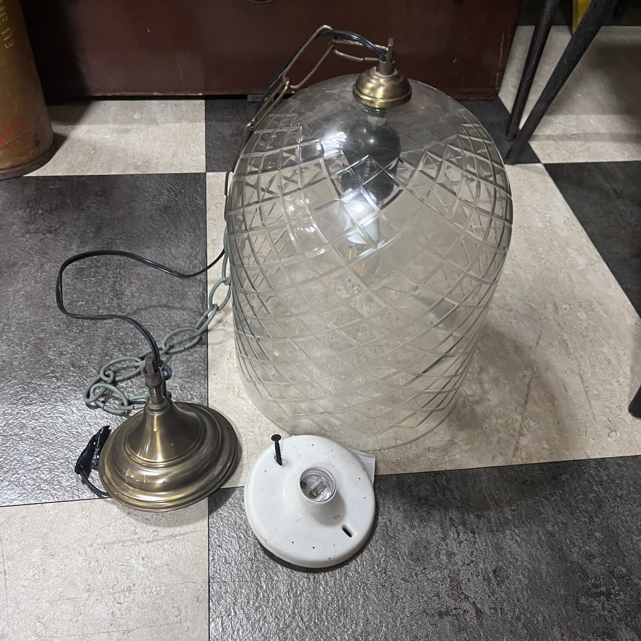 Large glass ceiling light 大型玻璃吸頂燈